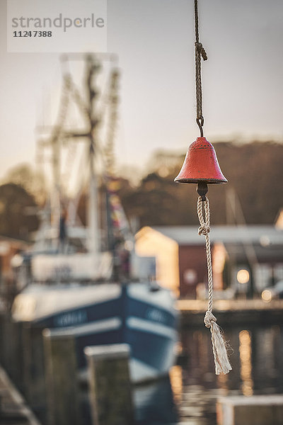 Schiffsglocke  Hafen  Eckernförde  Schleswig-Holstein  Deutschland  Europa