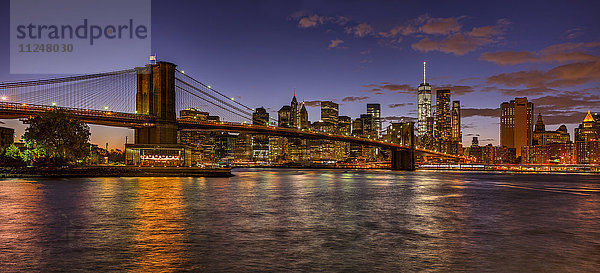Lower Brooklyn Bridge bei Sonnenuntergang