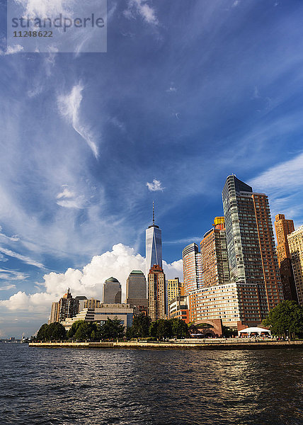 Finanzviertel von Lower Manhattan und Hudson River