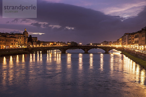 Architektur entlang des Flusses Arno