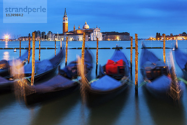 Gondeln in Venedig Venedig  Venetien  Italien
