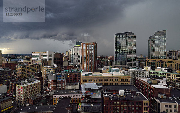 Gewitterwolken über der Stadt