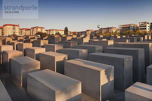 Holocaust-Mahnmal bei Sonnenuntergang  Berlin Mitte  Berlin  Deutschland  Europa