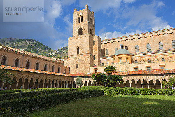 Kreuzgang  Kathedrale von Monreale  Monreale  Palermo  Sizilien  Italien  Europa