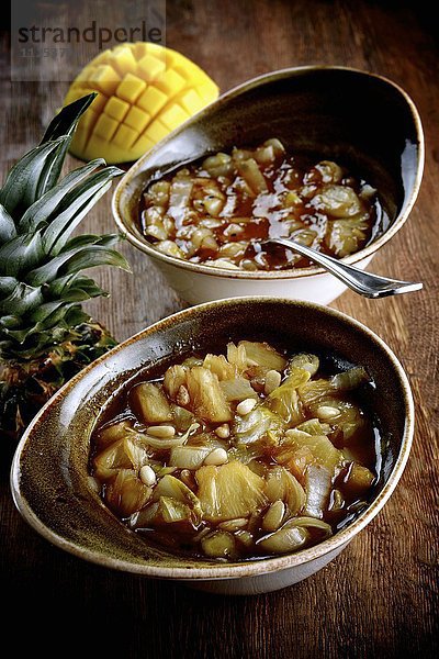 Pikante Ananas- und Mangosauce