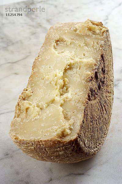 Pecorino di Filiano (Schafskäse aus der Basilicata  Italien)