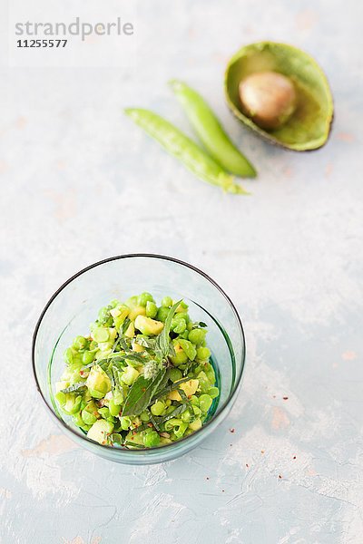Avocado-Erbsen-Salat mit Minze