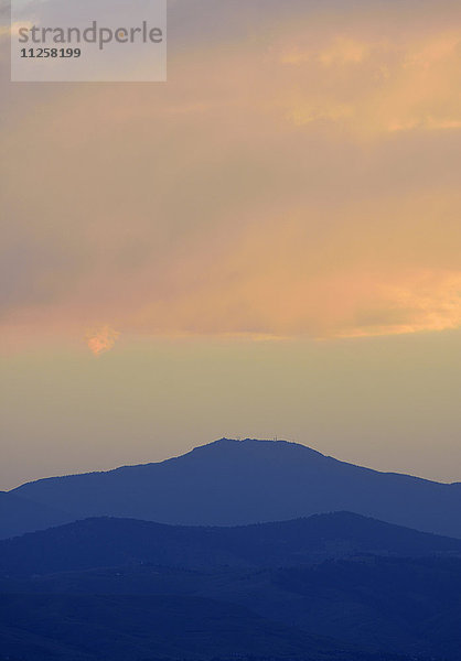 USA  Colorado  Denver  Stimmungsvoller Himmel über Bergkette