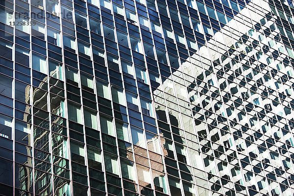 USA  New York State  New York City  Manhattan  Fassade eines Bürogebäudes
