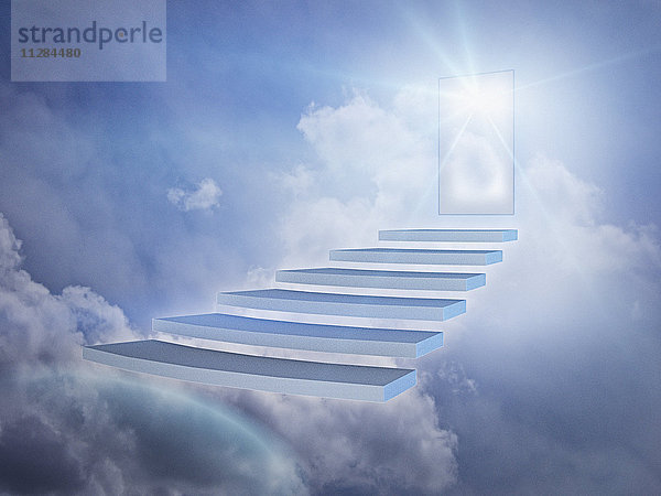 Treppe in Wolken mit leuchtendem Eingang