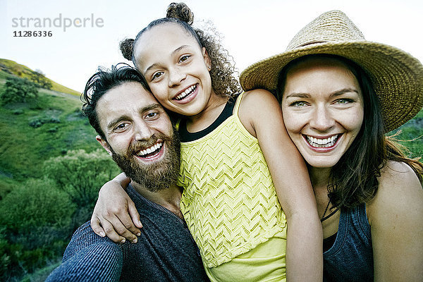 Familie posiert für ein Selfie