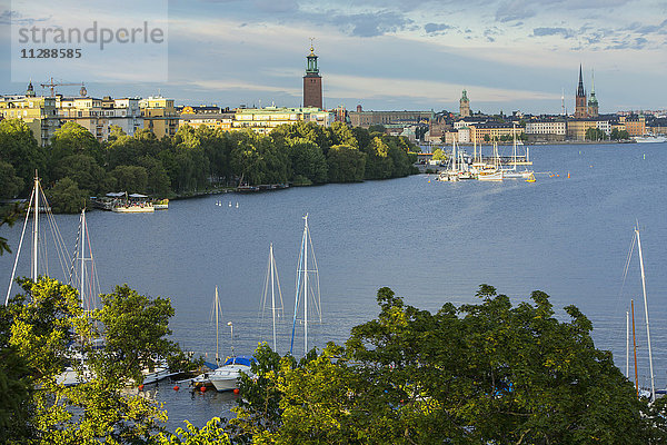 Boote in der Nähe des Stockholmer Rathauses  Schweden