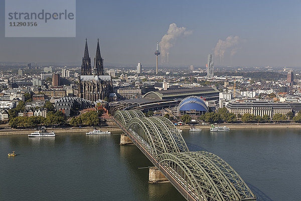 Deutschland  Köln  Blick von oben auf die Stadt