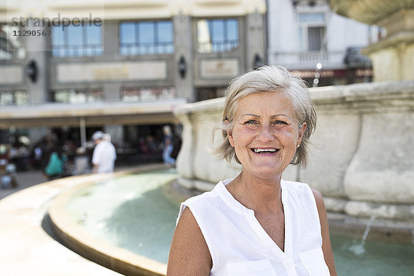 Slowakei  Bratislava  Portrait eines glücklichen Touristen