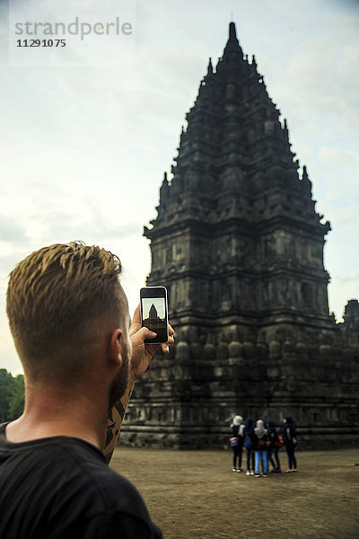 Indonesien  Java  Touristenfotografie Prambanan-Tempel