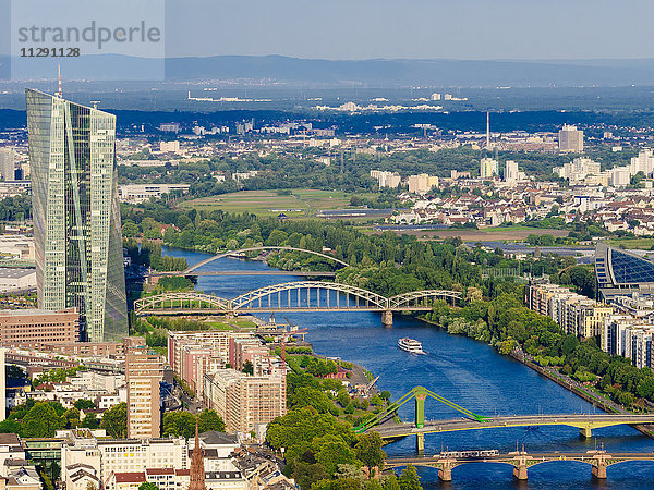 Deutschland  Frankfurt  Blick vom Main Tower auf die Europäische Zentralbank und den Main