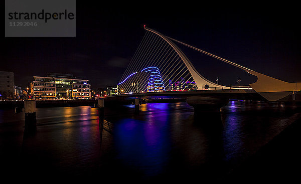 Irland  Dublin  Samuel-Becket-Brücke bei Nacht