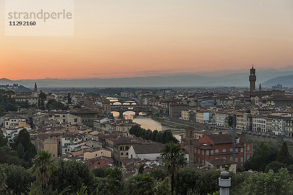 Italien  Florenz  Stadtbild am Abend