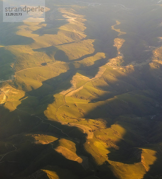 Spanien  Luftaufnahme der Berge bei Sonnenuntergang