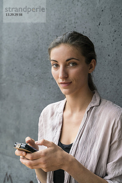Porträt einer jungen Frau SMS