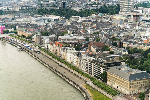 Deutschland  Düsseldorf  Luftaufnahme der Altstadt und des Rheins