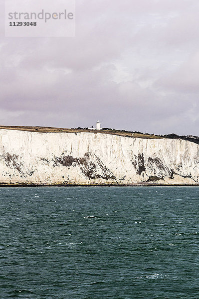 UK  Dover  Blick vom Ärmelkanal auf Kreidefelsen