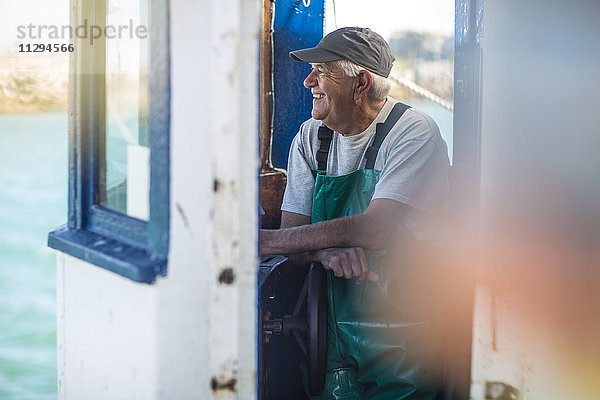 Fischer bei der Arbeit am Trawler