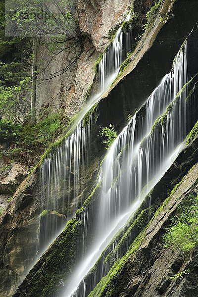 Wasserfall in der Wimbachklamm  Ramsau bei Berchtesgaden  Oberbayern  Bayern  Deutschland  Europa