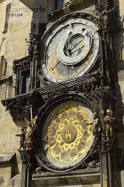 Astronomische Uhr am Altstädter Rathaus  Prag  Böhmen  Tschechien  Europa