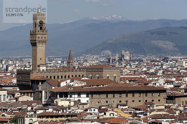 Ausblick vom Piazzale Michelangelo mit Palazzo Vecchio  Florenz  Toskana  Italien  Europa