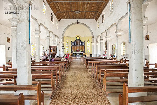 Historische Kirche der katholischen Pallottinermission aus der deutschen Kolonialzeit  Innenraum  Kribi  Region Süd  Kamerun  Afrika
