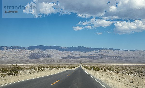 Highway 190  Landstraße  Death Valley  Death-Valley-Nationalpark  Kalifornien  USA  Nordamerika
