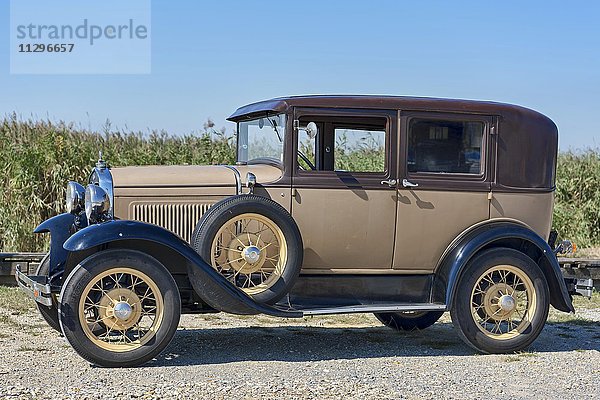 Oldtimer Ford A  Baujahr 1930  4 Zylinder  Hubraum 3500 ccm  Gewicht 1275 kg  2x3 Vorwärtsgänge  40 PS  95 km/h