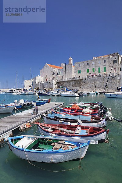 Hafen mit Altstadt und Kathedrale  Giovinazzo  Provinz Bari  Apulien  Italien  Europa