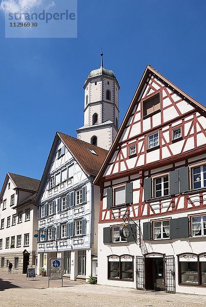 Altstadt mit Fachwerkhäusern und Pfarrkirche  Biberach an der Riß  Oberschwaben  Schwaben  Baden-Württemberg  Deutschland  Europa