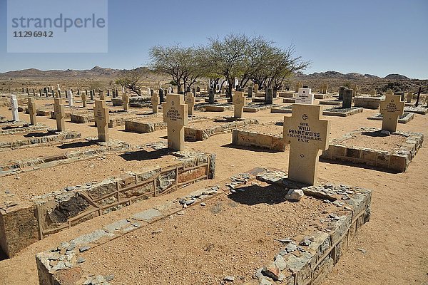 Gräber auf dem deutschen Soldatenfriedhof von Aus  Karas Region  Namibia  Afrika