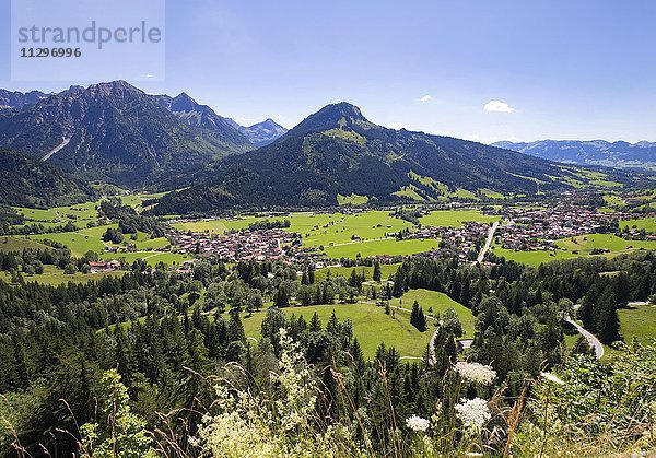 Bad Oberdorf und Bad Hindelang mit Imberger Horn  Ostrachtal  Oberallgäu  Allgäu  Schwaben  Bayern  Deutschland  Europa