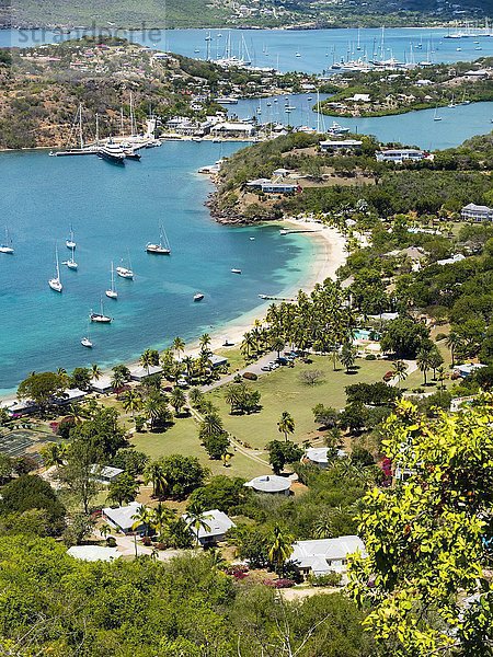 Blick von Shirley Heights auf English Harbour und Windward Bay  Antigua  Westindische Inseln  Antigua  Antigua und Barbuda  Nordamerika