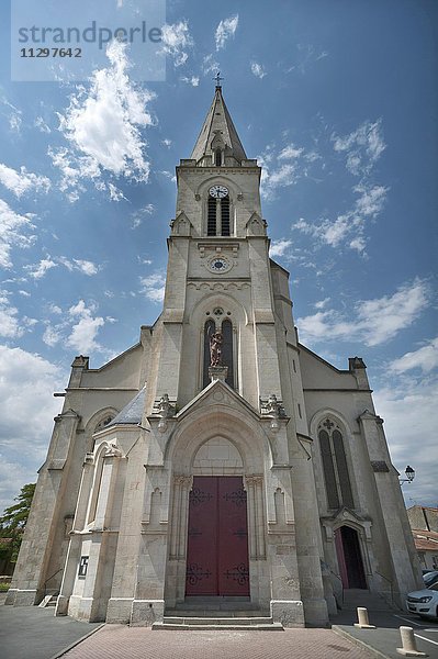 Kirche St. Michael in Saint Michel en l'Herm  Vandée  Frankreich  Europa