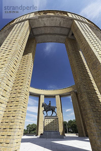 König-Albert-Monument mit Reiterstandbild  Nieuwpoort  Nieuport  Westflandern  Flandern  Belgien  Europa