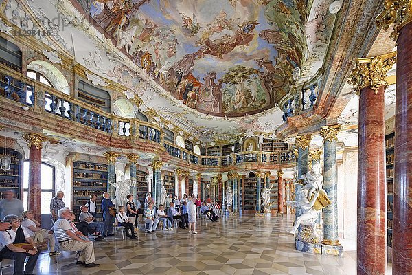 Bibliothekssaal  Kloster Wiblingen bei Ulm  Oberschwaben  Schwaben  Baden-Württemberg  Deutschland  Europa