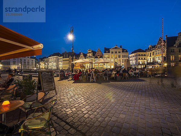 Promenade an der Graslei  mit alten Gildehäusern  Gent  Flandern  Belgien  Europa