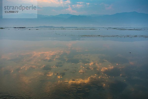 Sonnenaufgang  Morgendämmerung  Inle See  Inle Lake  Shan Staat  Myanmar  Asien