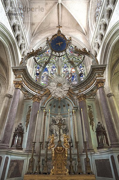 Hauptaltar aus dem späten 18. Jhd.  Kathedrale Notre Dame de l'Assomption  Luçon  Vendée  Frankreich  Europa