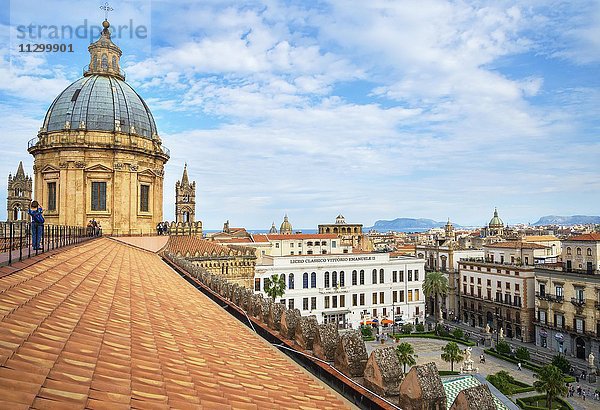 Stadtansicht vom Dach der Kathedrale von Palermo  Palermo  Sizilien  Italien  Europa