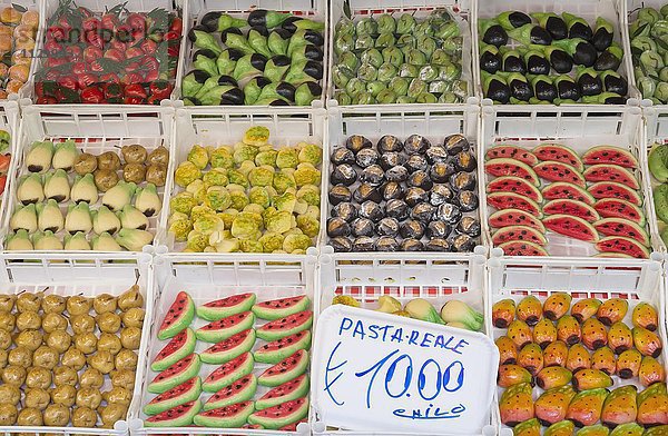 Süßigkeiten  Ballaro-Markt  Palermo  Sizilien  Italien  Europa