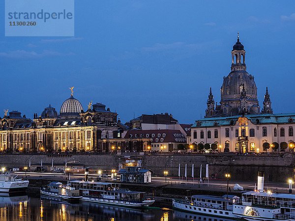 Frauenkirche  Brühlsche Terasse  Weisse Flotte  Nachtaufnahme  Dresden  Sachsen  Deutschland  Europa