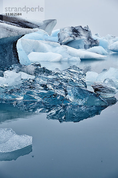 Treibendes Eis  Jökulsárlón  Island  Europa