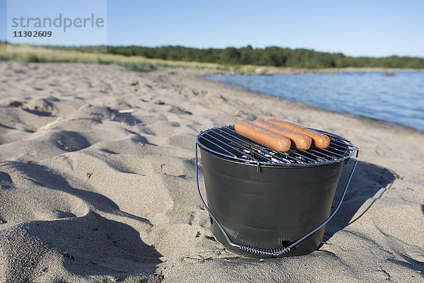 Grill am Sandstrand  Grunnfør  Norwegen  Skandinavien  Europa