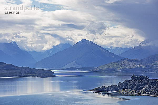 Blick auf See und Berge  Glenorchy  Südinsel Neuseeland